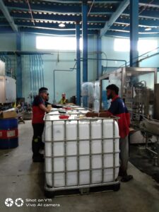 industrial white oil filling in dana factory